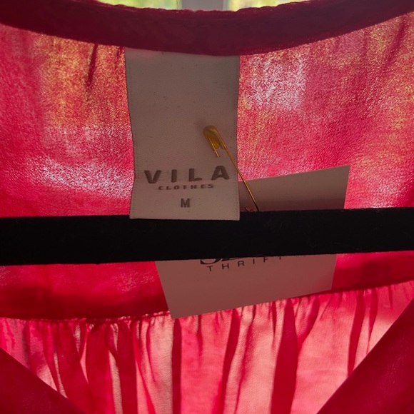 Vila red/pink flowy sheer sleeveless blouse - Picture 3 of 3